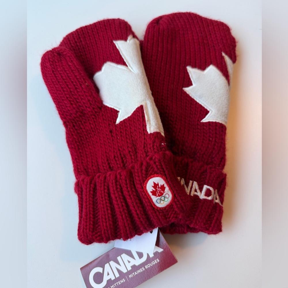Hudson’s Bay Official Canadian Olympic Team Knit Mittens Large NWT - Picture 2 of 9